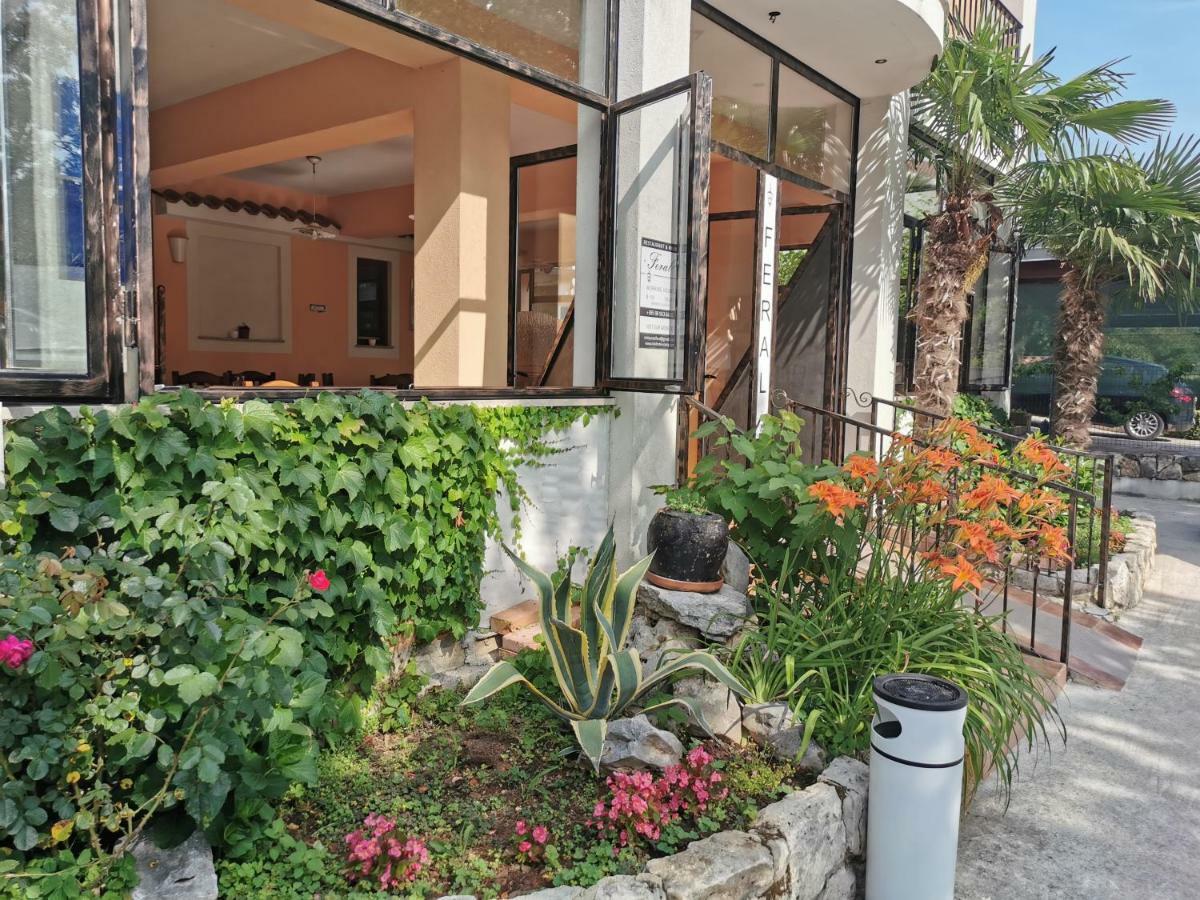 And Feral Guest house 3*